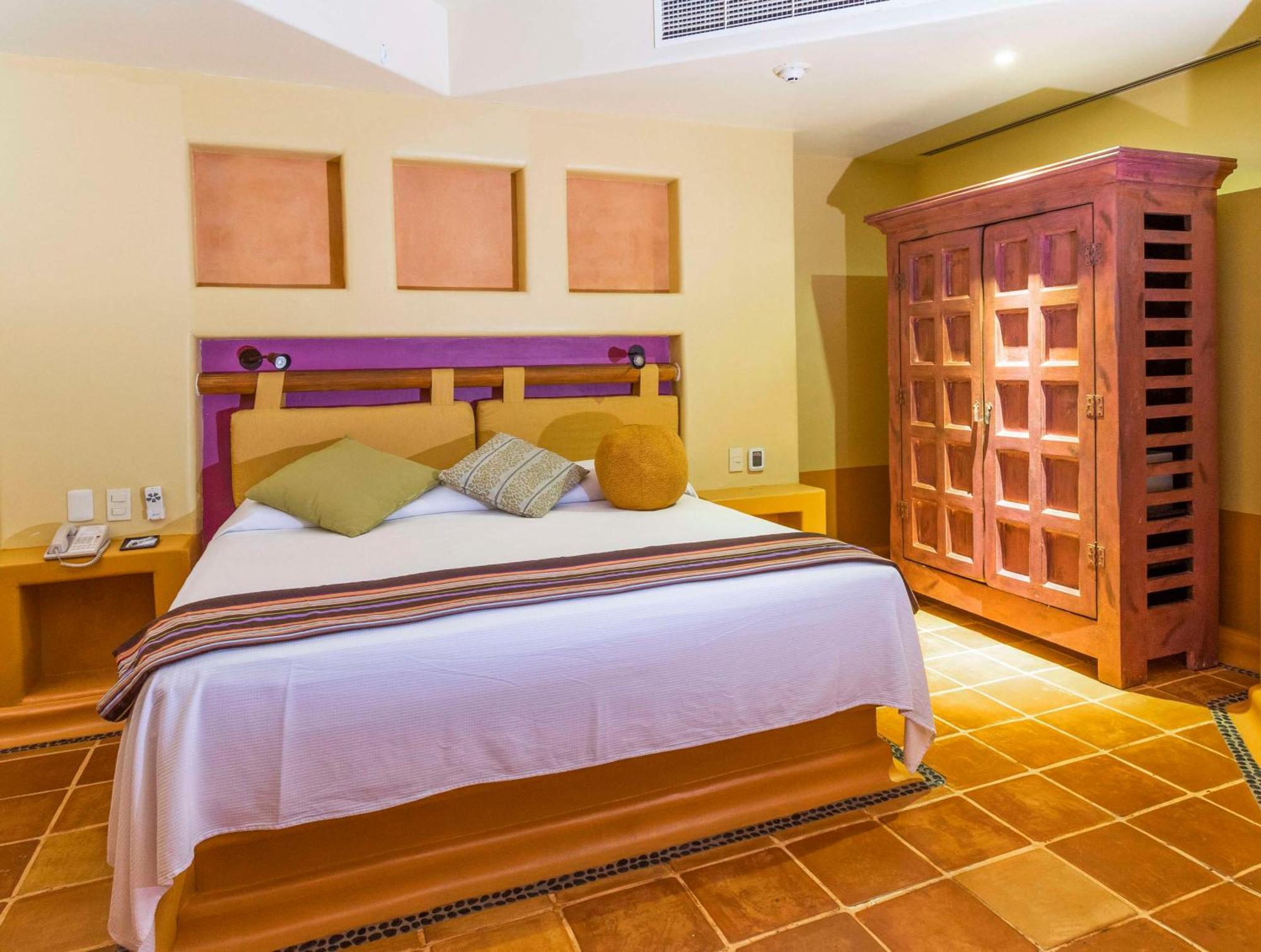 Hotel Hilton Grand Vacations Club Zihuatanejo Exterior foto