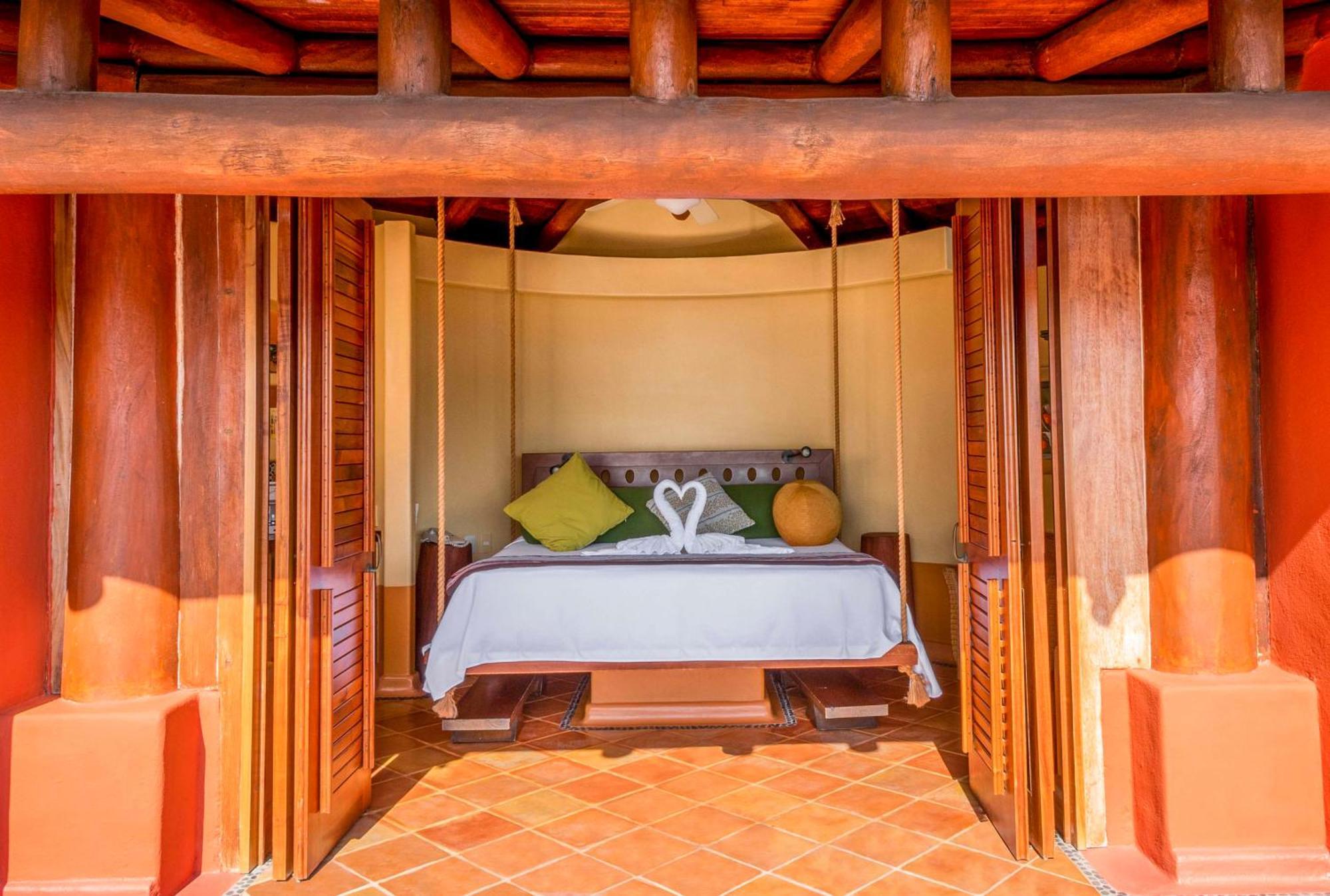 Hotel Hilton Grand Vacations Club Zihuatanejo Exterior foto