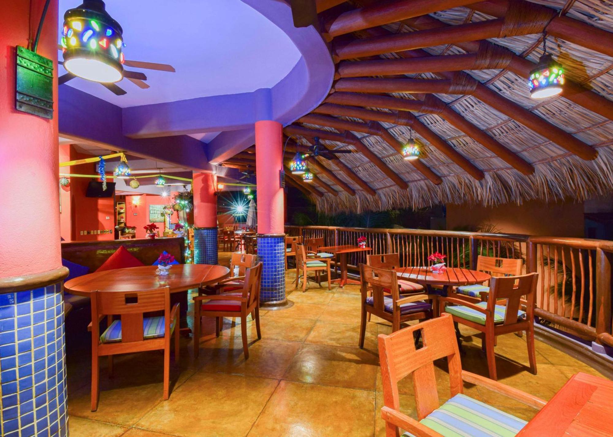 Hotel Hilton Grand Vacations Club Zihuatanejo Exterior foto